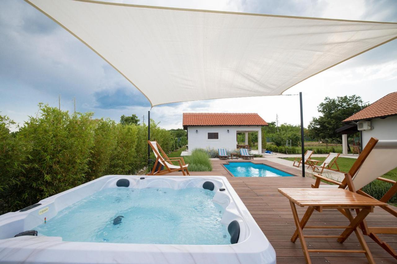 Villa Ena With Pool & Jacuzzi Donji Kasic エクステリア 写真