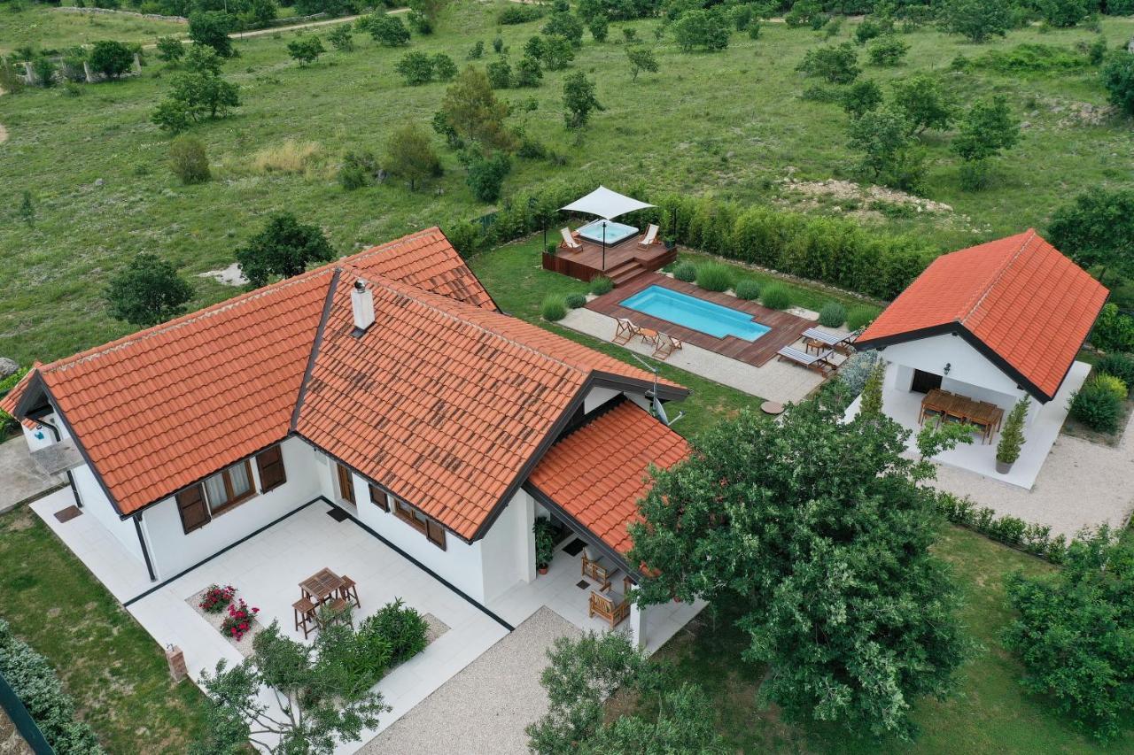 Villa Ena With Pool & Jacuzzi Donji Kasic エクステリア 写真