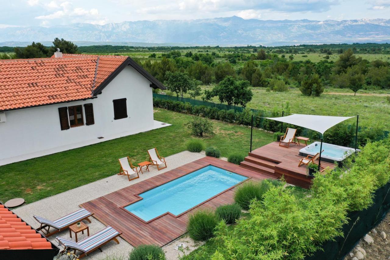 Villa Ena With Pool & Jacuzzi Donji Kasic エクステリア 写真