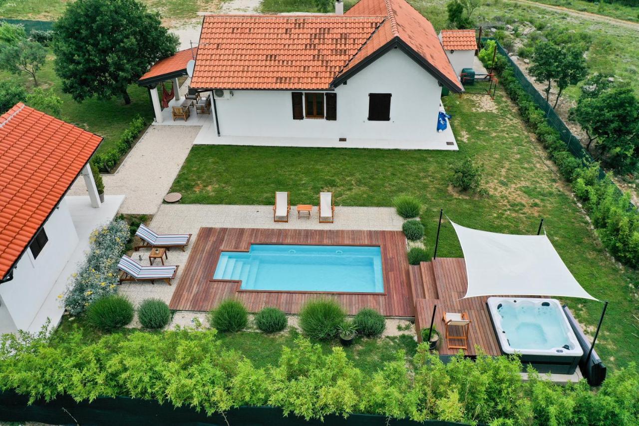 Villa Ena With Pool & Jacuzzi Donji Kasic エクステリア 写真