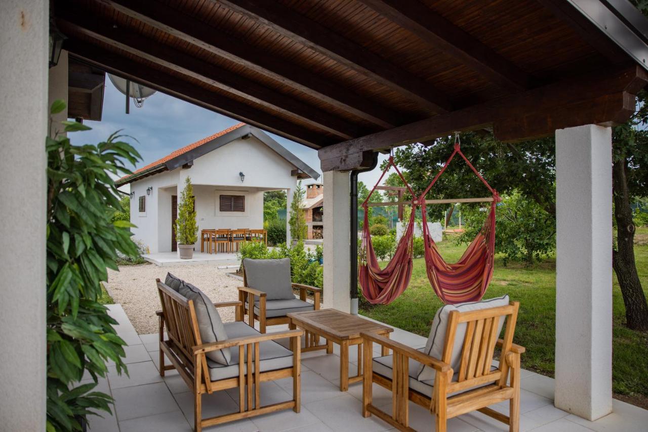 Villa Ena With Pool & Jacuzzi Donji Kasic エクステリア 写真