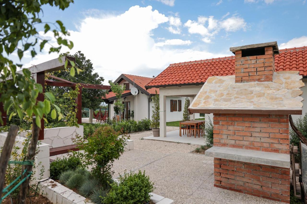 Villa Ena With Pool & Jacuzzi Donji Kasic エクステリア 写真