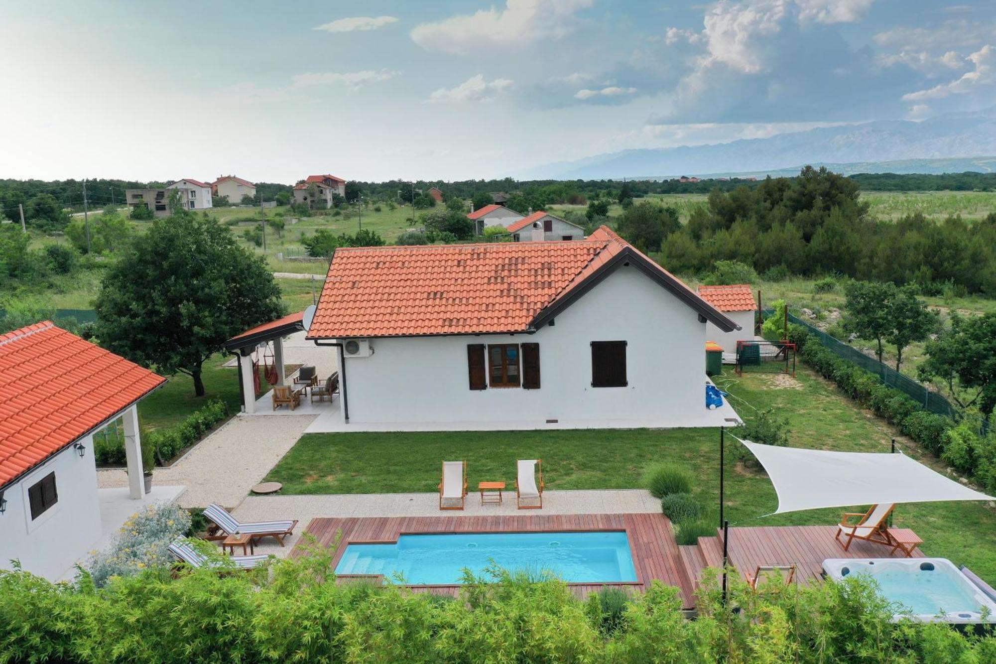 Villa Ena With Pool & Jacuzzi Donji Kasic エクステリア 写真